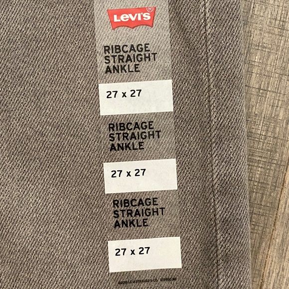 NWT Levi's Ribcage Straight Ankle Button Fly Jeans - Picture 7 of 10